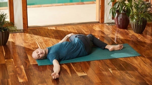 yoga điều trị mất ngủ