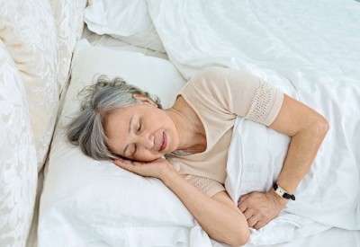 Dấu hiệu và cách điều trị mất ngủ ở người già